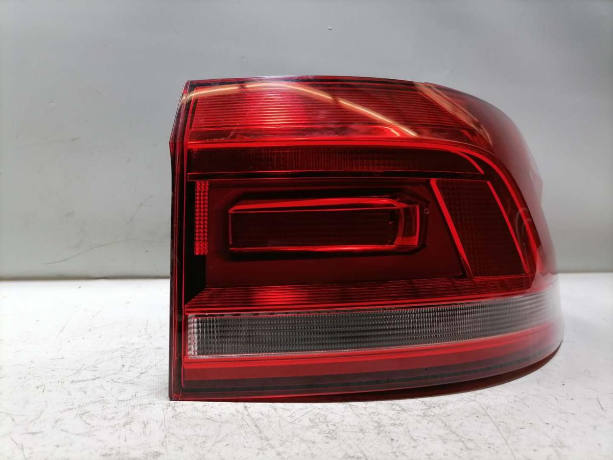 VW Touran 2 original R&uuml;cklicht R&uuml;ckleuchte Schlussleuchte rechts au&szlig;en Bj.2017